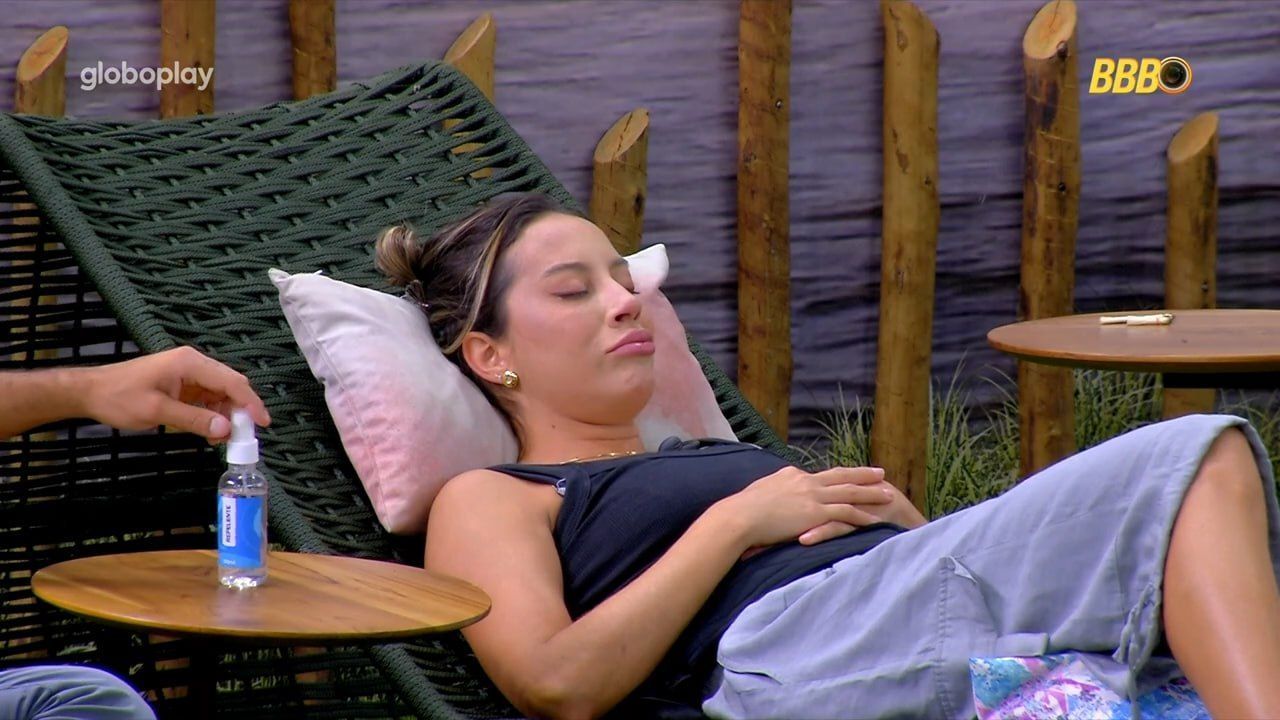 Renata cata dica de Tadeu Schmidt em discurso e revela preocupação no BBB 25