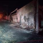 Moradores quebraram paredes de casas para escapar de fogo causado por caminhão no Anel Rodoviário em BH