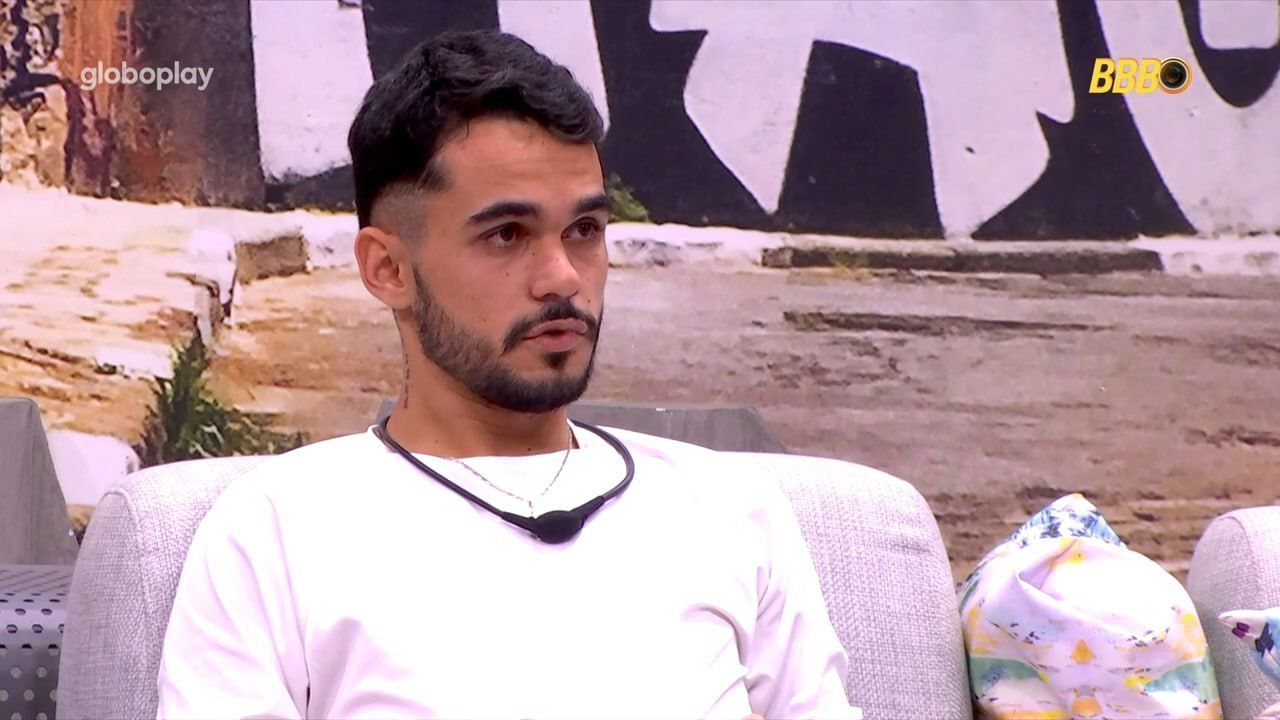 BBB 25: no Paredão, João Gabriel critica escolha de Maike na liderança