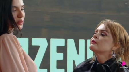 Gaby Spanic agride Tamires ao protestar em A Fazenda 17