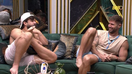 Paulo Augusto e Jonas conversam no BBB 26
