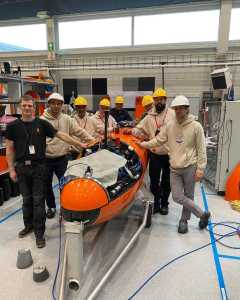 foto da equipe da expedição para encontrar o avião de Amelia Earhart