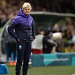 Após eliminação, Pia volta para a Suécia em silêncio; futuro na Seleção é incerto