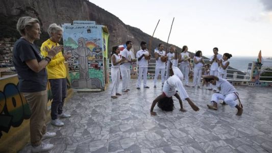 Pia visitou a favela da Rocinha, no Rio