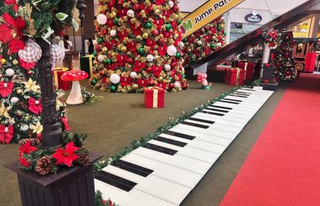 Piano musical pode ser tocado com os pés.jpg