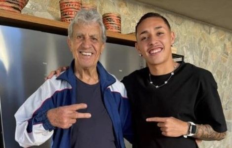 Piazza (esq) e Kauã Moraes (dir), lateral do Cruzeiro