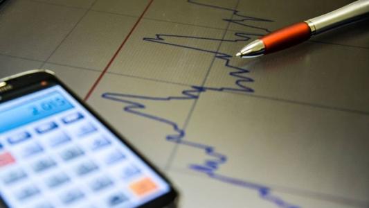 A projeção da CNI para o Produto Interno Bruto (PIB) do Brasil é mais otimista que a expectativa mais recente feita pelo ministério da Fazenda