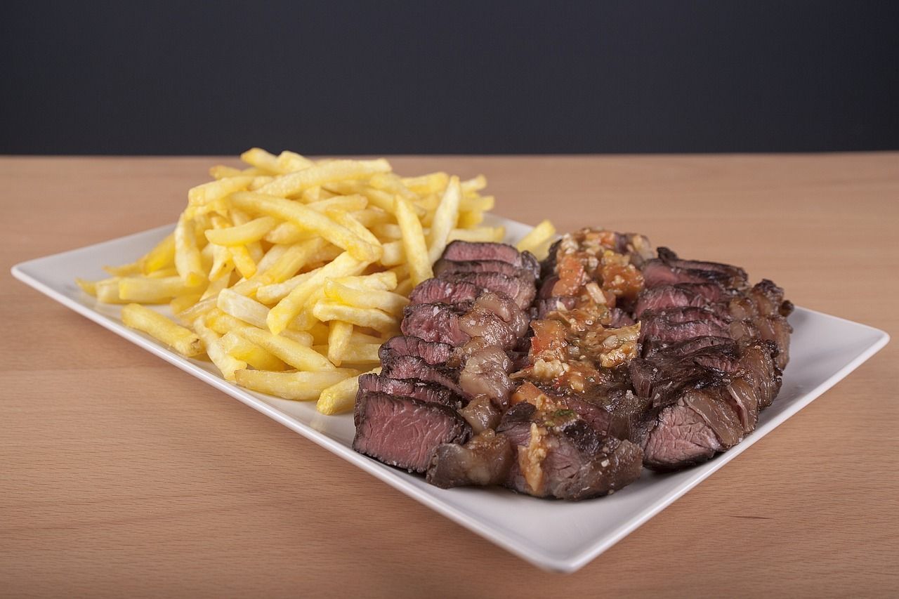 Porção de picanha passa de R$ 120 em bares de BH, aponta pesquisa