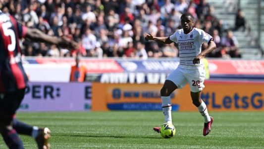Pierre Kalulu, defensor francês do Milan, em partida contra o Bologna