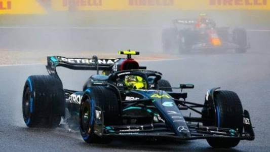 Piloto da Mercedes, Lewis Hamilton alfinetou Sergio Perez, da Red Bull