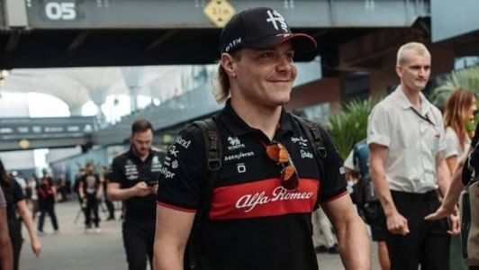 Piloto lança campanha com fotos nu