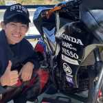 Piloto de 22 anos morre após cair de moto e ser atropelado em prova