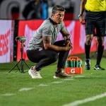 Pressionado no Vitória, Thiago Carpini garante permanência: 'Nada muda'