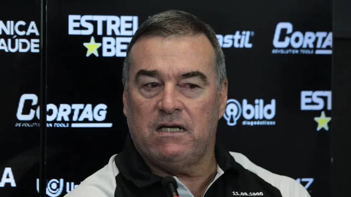 Ponte Preta anuncia demissão do técnico Pintado