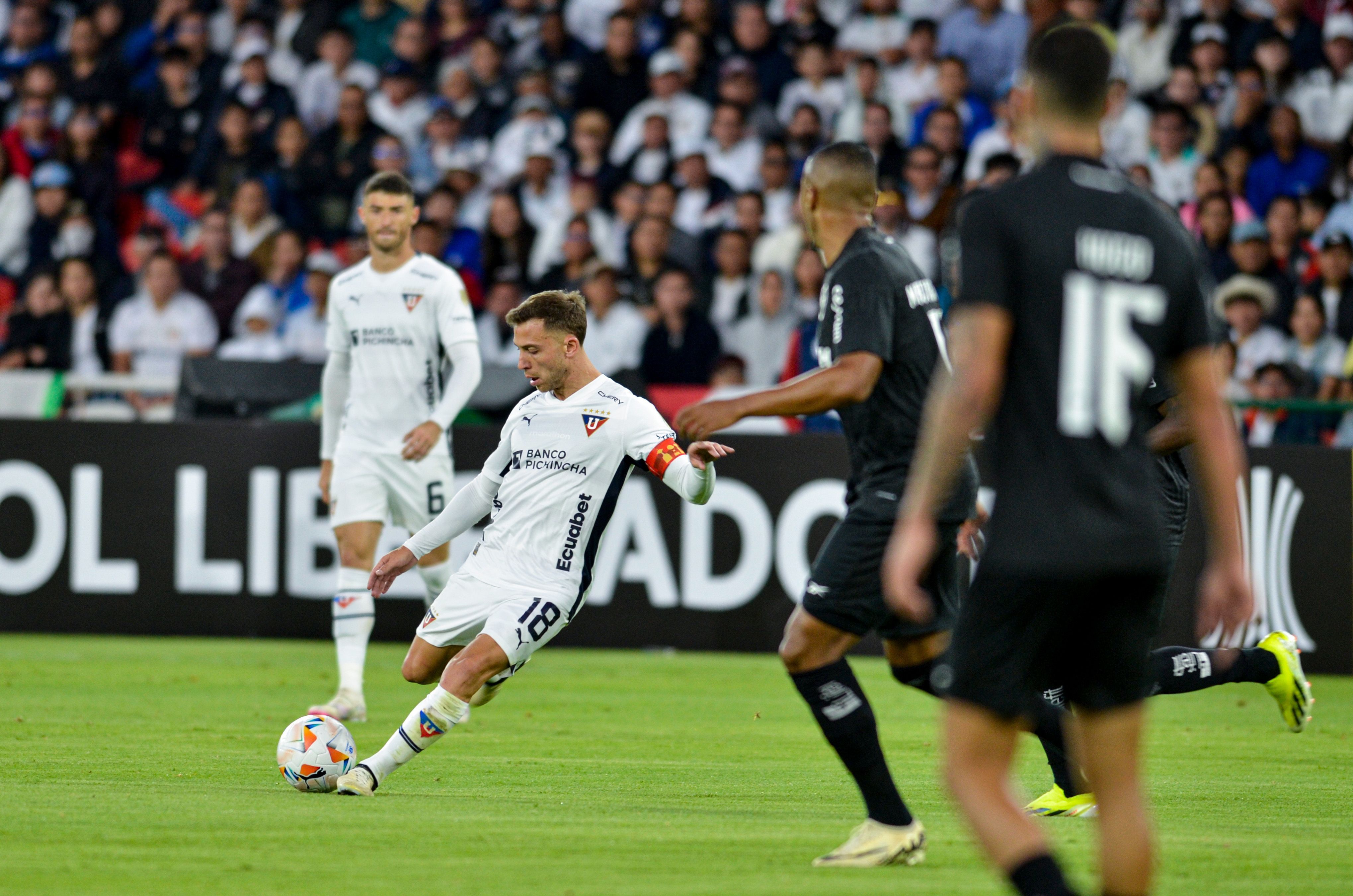 Botafogo perde da LDU e se complica na Libertadores