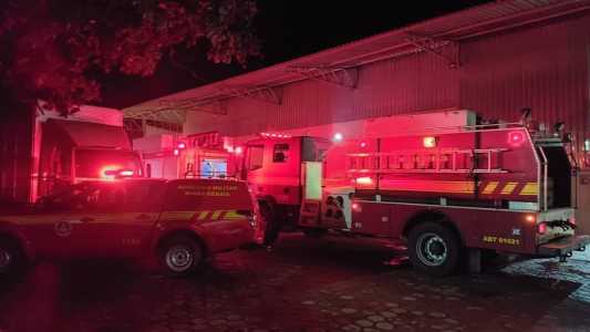 Pipoca 'passa do ponto' e provoca incêndio em fábrica de salgadinhos