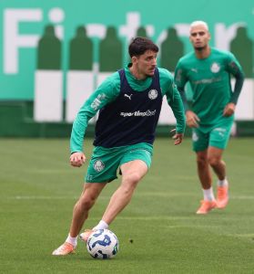 Se receber cartão amarelo contra o Bragantino, Piquerez não estará no jogo entre Palmeiras e Flamengo