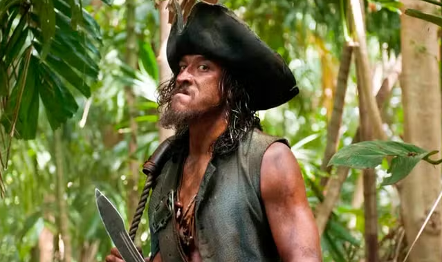Ator que participou de 'Piratas do Caribe' é atacado e morto por tubarão no Havaí