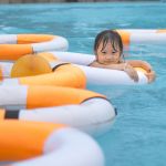 Criança de 6 anos se afoga em piscina e é salva pela mãe no interior de Minas