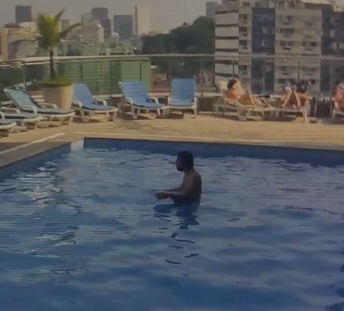 Vídeo: homem é preso ao fingir ser hóspede de hotel de luxo para usar piscina sem pagar