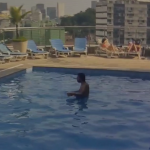 Vídeo: homem é preso ao fingir ser hóspede de hotel de luxo para usar piscina sem pagar