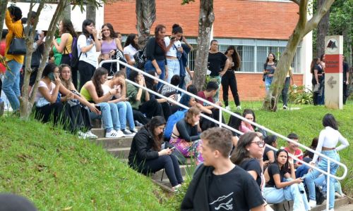 Candidatos esperam para fazer prova do Pism no campus da UFJF em Juiz de Fora