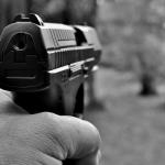 Homem é executado a tiros na frente da mãe em Contagem