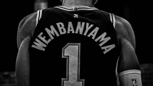 Pivô francês começa caminhada na NBA nesta quarta-feira (25)