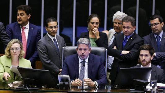 PL das Fake News foi retirada da pauta de votação nessa terça-feira (2)