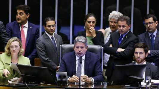 PL das Fake News foi retirada da pauta de votação nessa terça-feira (2)