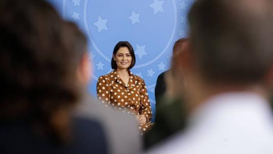 PL traça estratégia política com Michelle para reagir ao caso das joias.