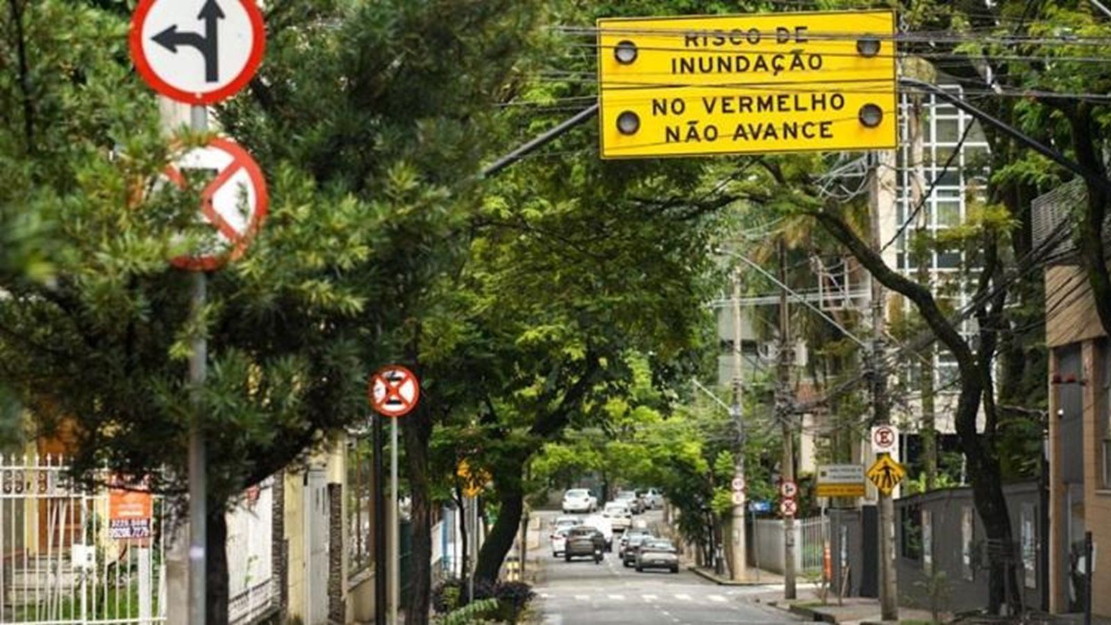 BH ganha placa de trânsito especial que alerta para risco de alagamento; veja onde