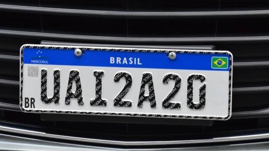 Placa Mercosul é obrigatória no Brasil desde 2020