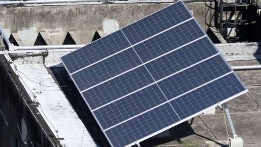 As empresas de painéis solares estão buscando parcerias para capacitação de mão de obra local