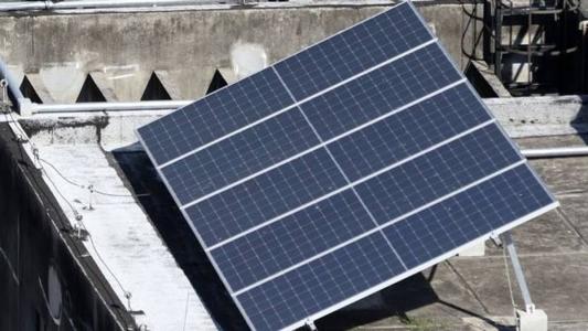As empresas de painéis solares estão buscando parcerias para capacitação de mão de obra local