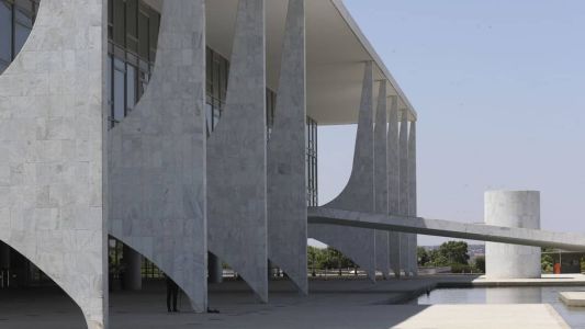 Planalto deve pagar R$ 5 bilhões em emendas parlamentares nesta semana, dizem fontes.