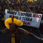 Planalto volta a ser cercado por grades durante manifestação indígena