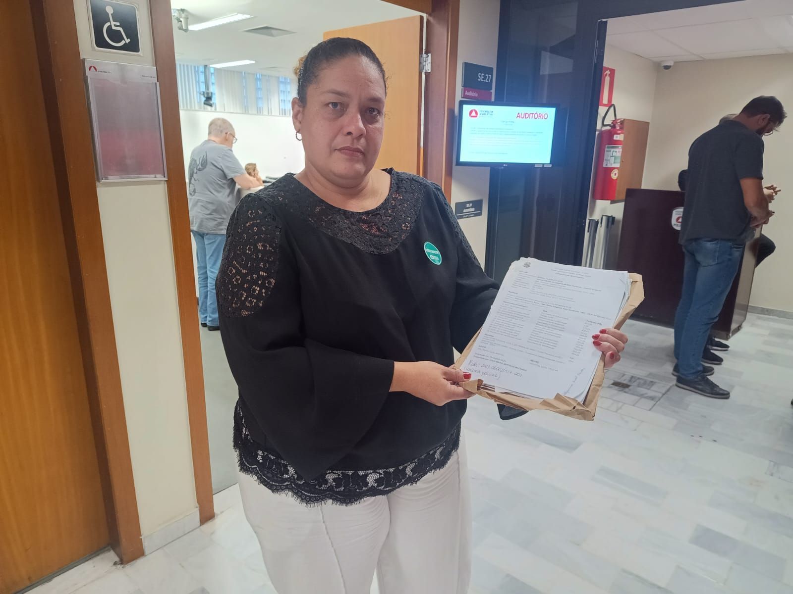 'Fui abandonada', diz mãe de criança autista que teve plano de saúde cancelado