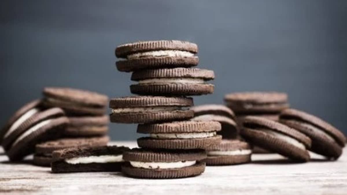 Homem encontra plástico em biscoito e ganha indenização que daria para comprar 750 pacotes de bolacha