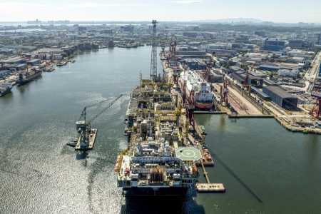 Importação de uma plataforma de petróleo de Singapura contribuiu para queda no superávit