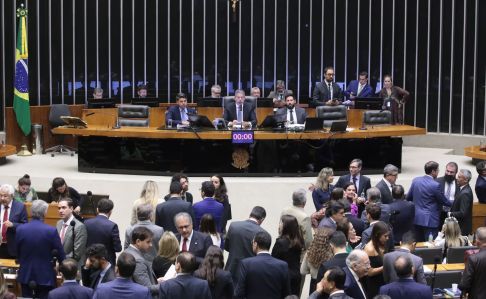 Imposto do pecado sobretaxa cigarro e bebidas alcoólicas; veja lista | CNN Brasil