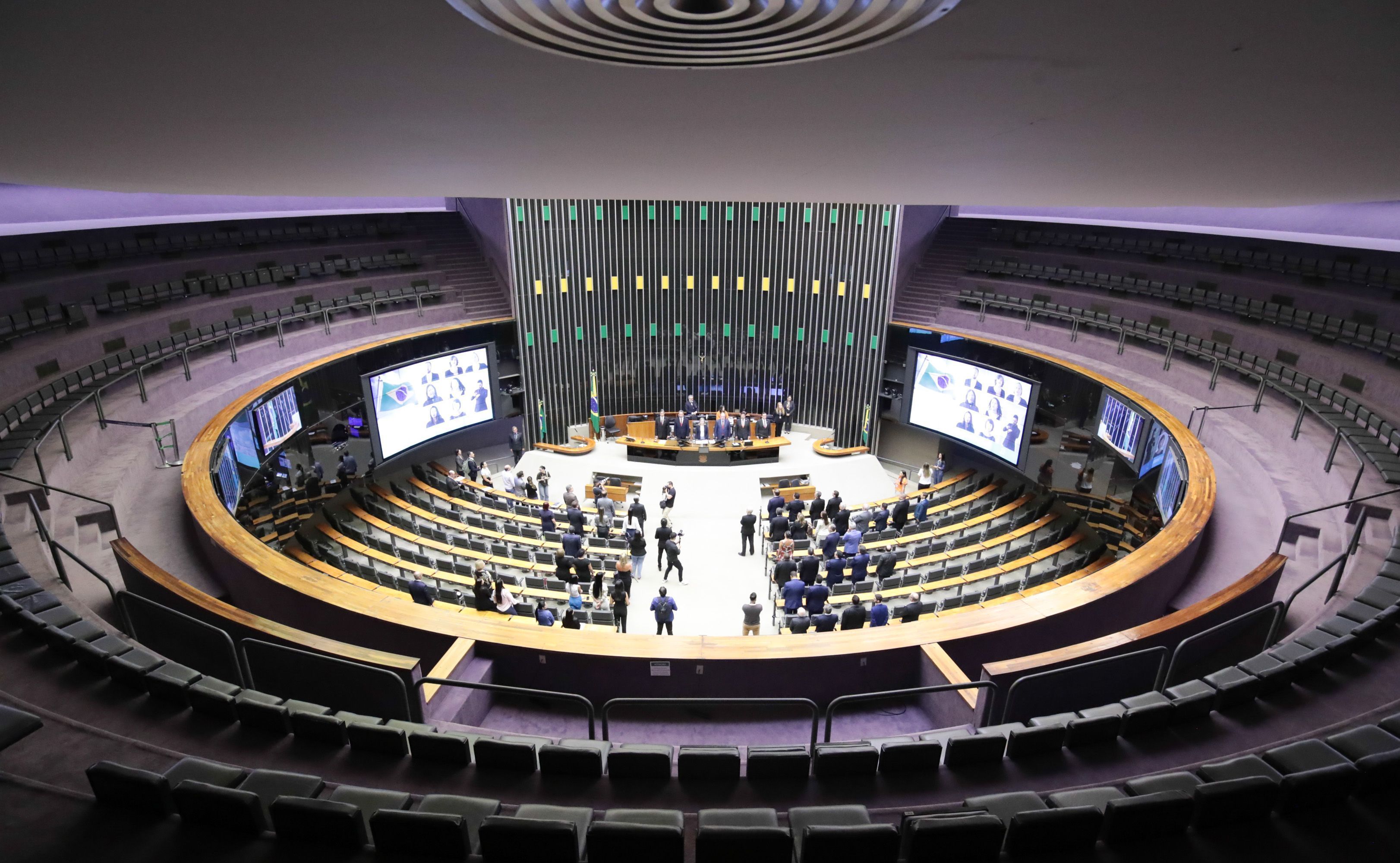 Com quantos votos se elege um deputado? Entenda os quocientes eleitoral e partidário