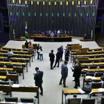 Câmara aprova isenção do Imposto de Renda para quem ganha até 2 salários mínimos