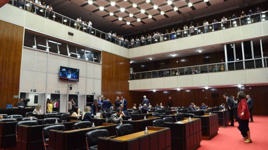 Plenário da Assembleia de Minas deu aval, em primeiro turno, a projeto que aumenta ICMS para bens considerados 'supérfluos'