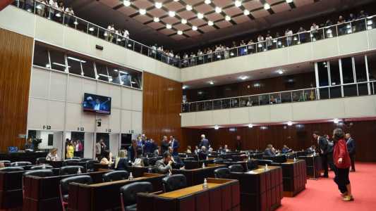 Plenário da Assembleia de Minas deu aval, em primeiro turno, a projeto que aumenta ICMS para bens considerados 'supérfluos'