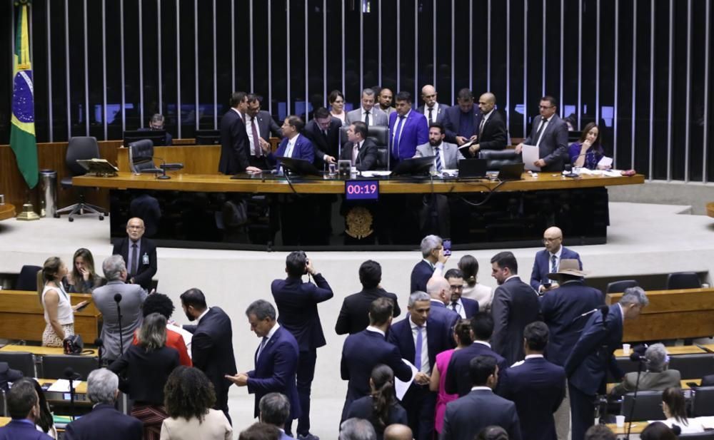 Câmara aprova retaliação ao 'tarifaço' de Trump e projeto vai à sanção