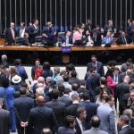 Câmara aprova projeto que reduz penas de Bolsonaro e condenados pelo 8/1