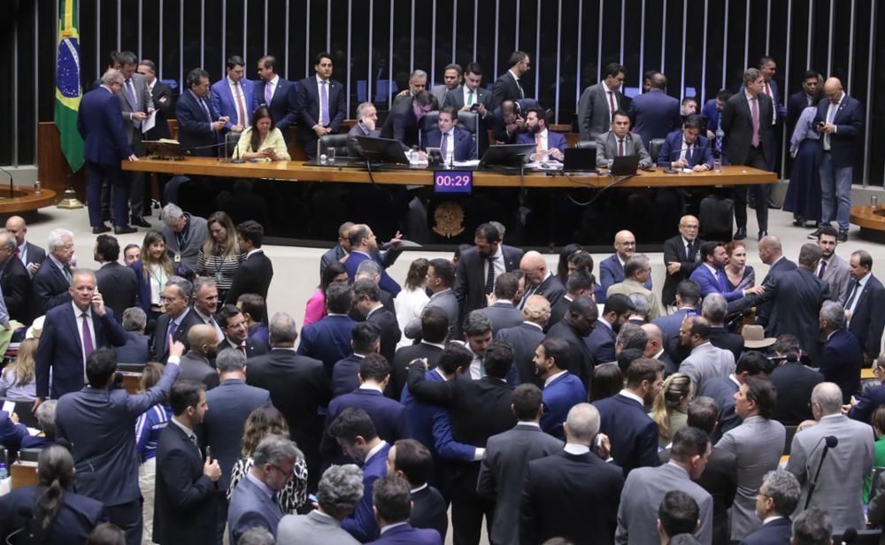 Saiba como a bancada mineira votou no projeto que aumenta o número de deputados