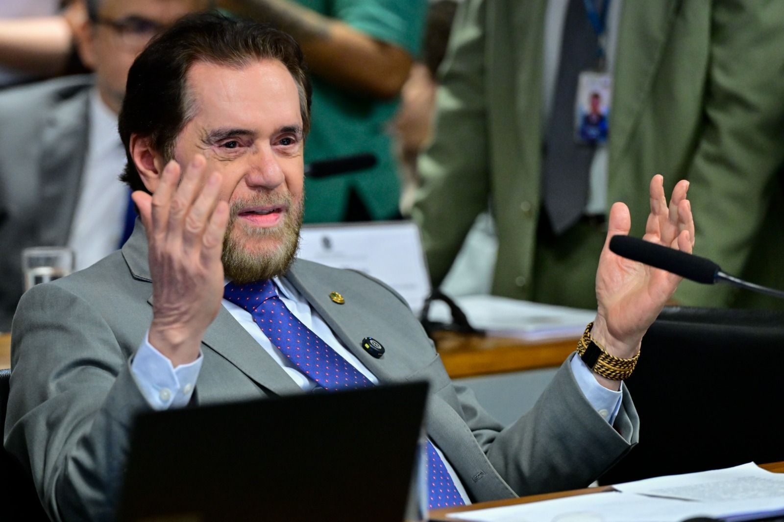 Senador que participou de bate-boca com Marina Silva já disse que queria enforcá-la