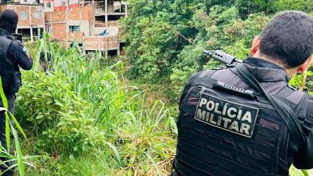 PM do Rio confunde fuzil com pedaço de madeira e mata catador